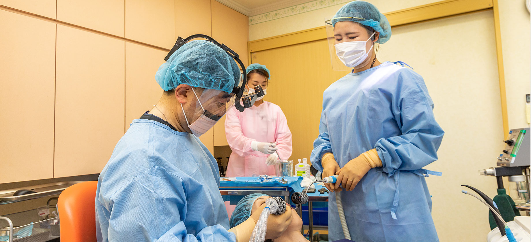 インプラントと歯周病、両方の専門医の資格をもつ歯科医師による治療